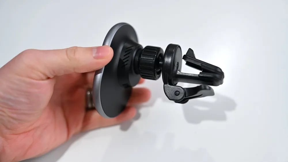 Беспроводное зарядное устройство для автомобиля Satechi Magnetic Wireless Car Charger. Цвет: серый космос