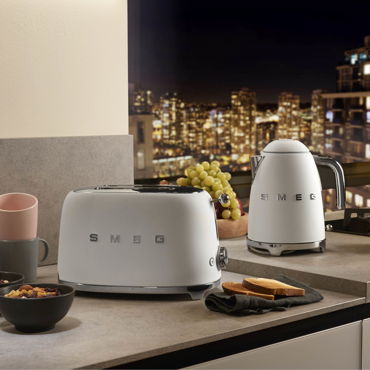 Чайник электрический SMEG KLF03WHMEU, белый матовый