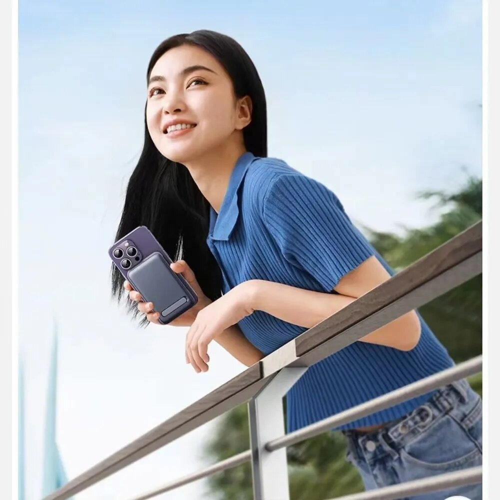 Внешний магнитный аккумулятор UGREEN (PB206) 15086 10000mAh MIni Magnetic Wireless 20W Power Bank With Holder. Цвет: серый космос — изображение 3